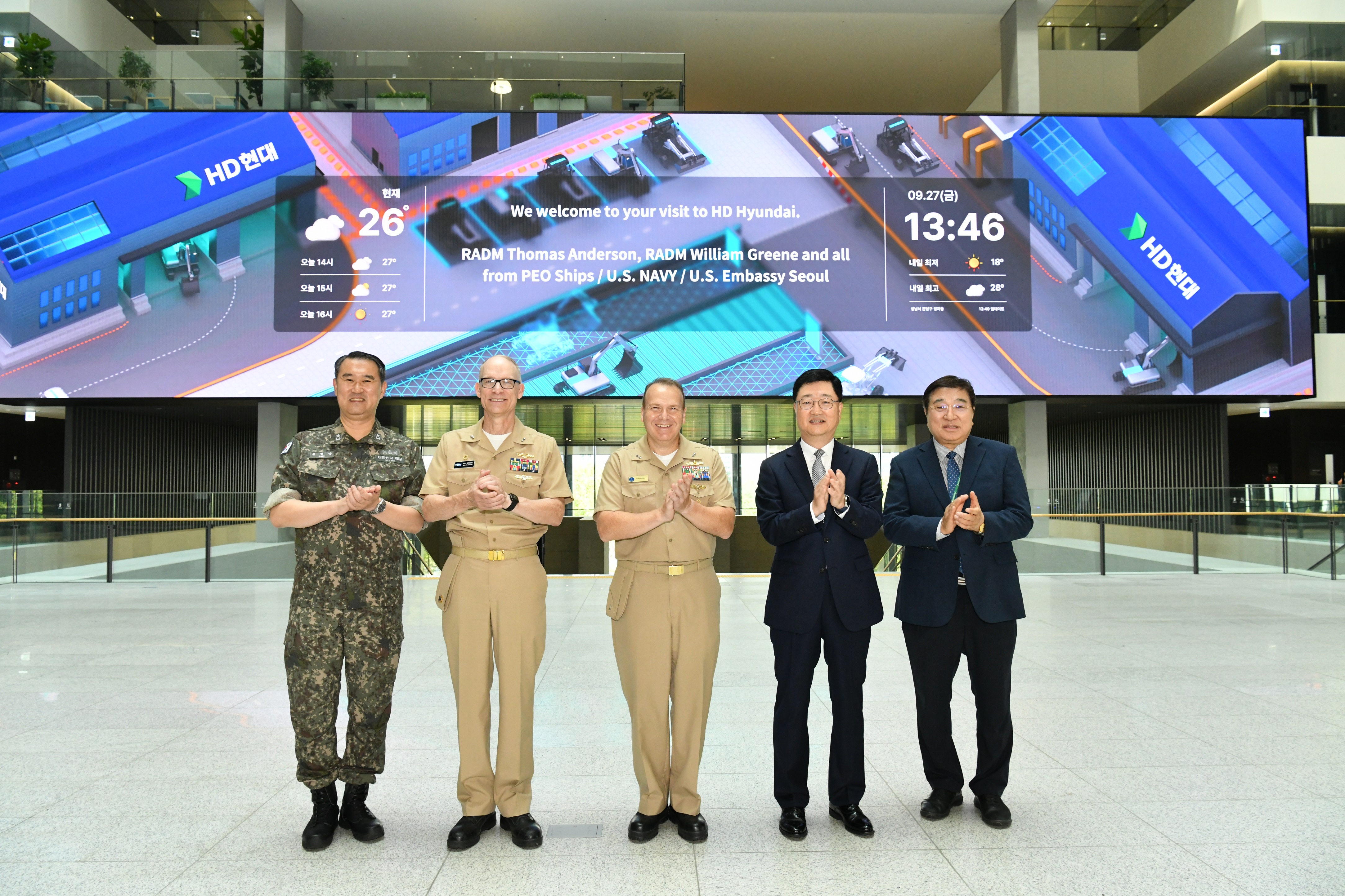 사진_지난 27일(금) 토마스 앤더슨 소장 등 미 해군 고위관계자들이 경기도 판교의 HD현대 글로벌R&D센터를 방문, 함정 분야 협력방안에 대해 논의했다.jpg
