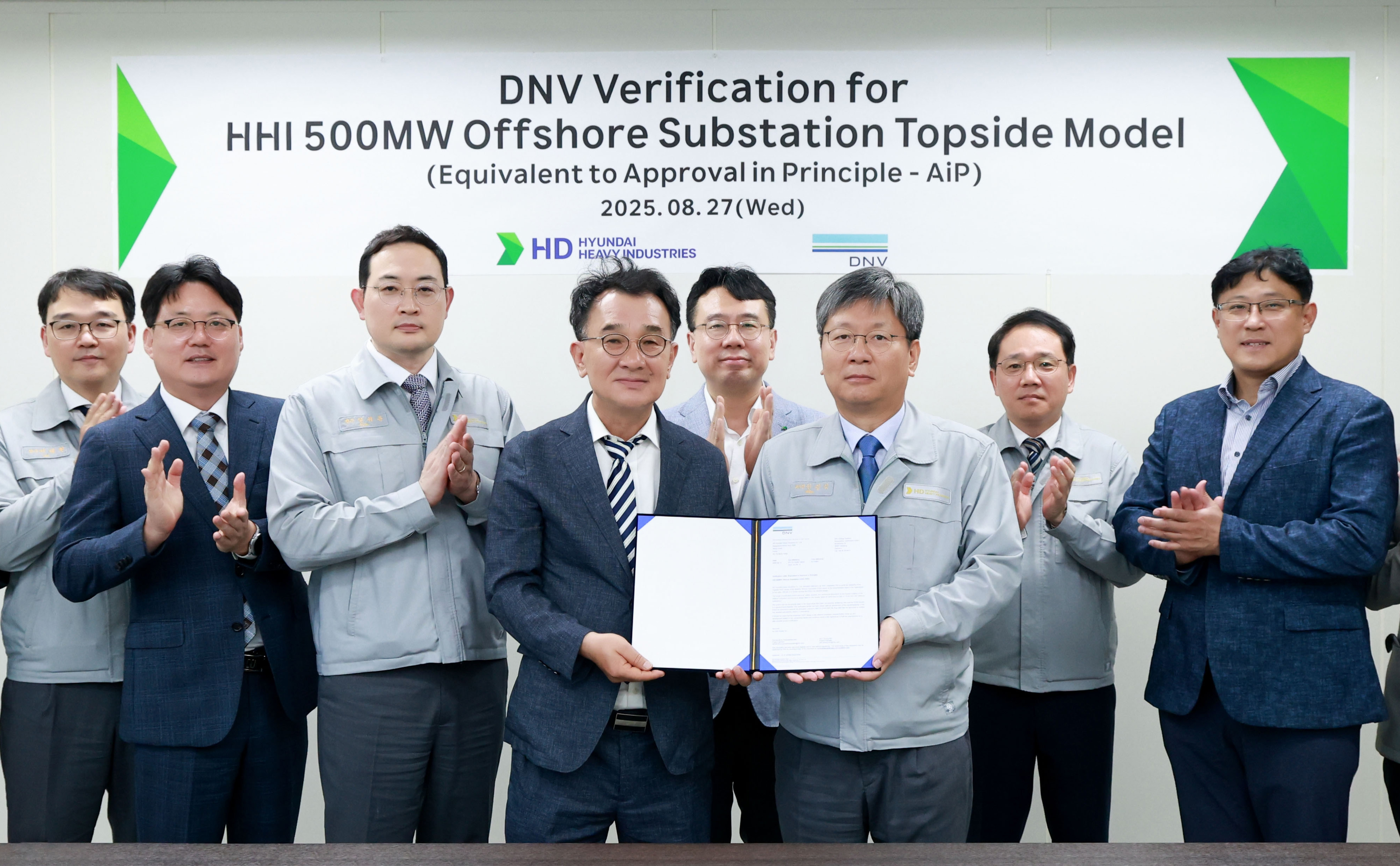 사진. HD현대중공업이 노르웨이선급(DNV)으로부터 자체 개발한 500MW급 해상변전소(OSS, Offshore Substation) ~.jpg