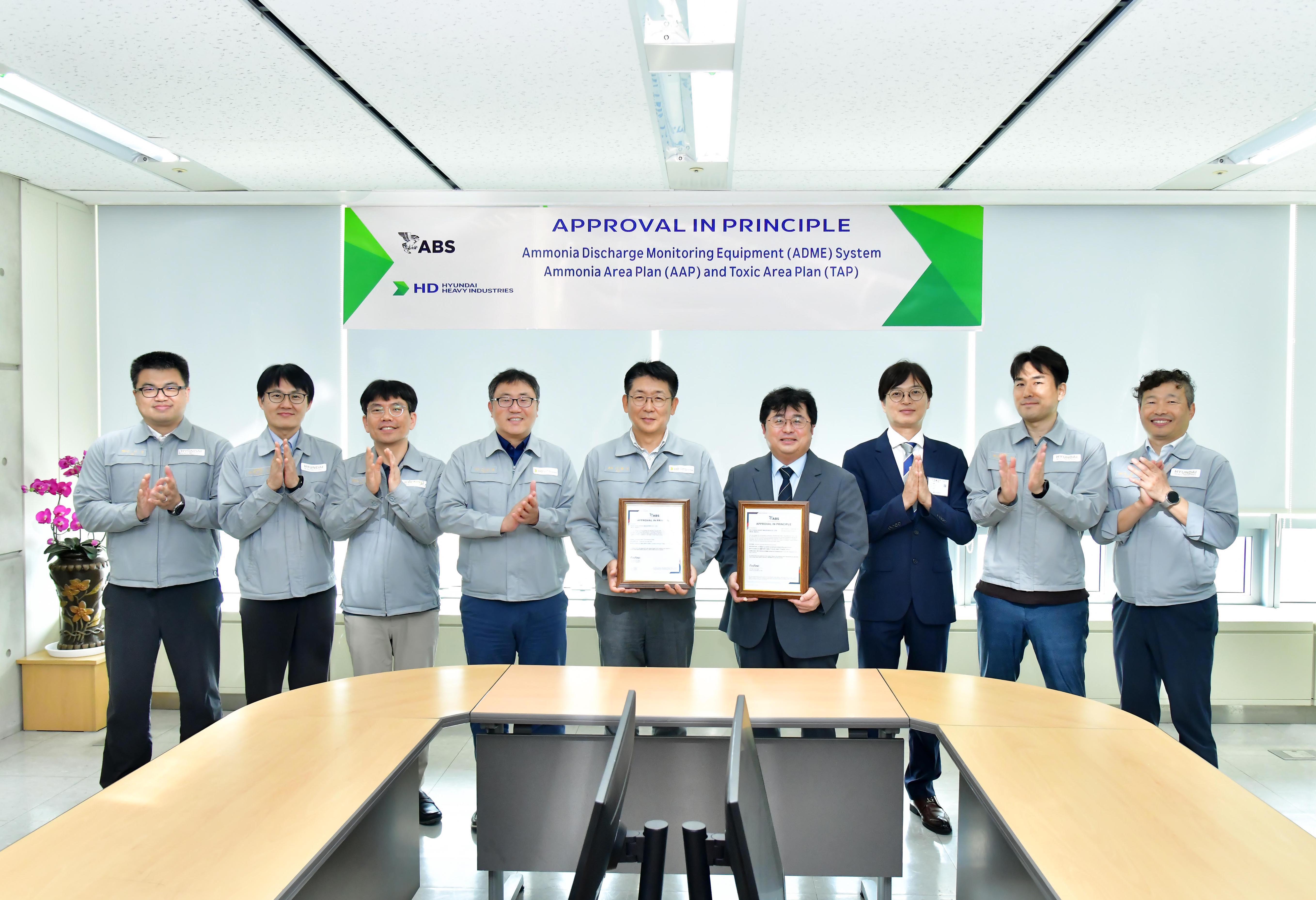 [사진]HD현대重, 세계 최초 암모니아추진선 신기술 인증.jpg